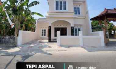 Rumah Tepi Aspal 2 Lantai 4 Kamar di Baturetno, Banguntapan