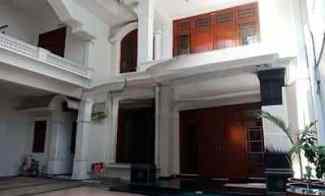 Rumah 3lt di Biliton Ada Rooftoop Pintu Full Kayu Jati Row Sangat Lebar