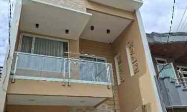 dijual rumah boulevard