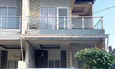 dijual rumah boulevard hijau kota