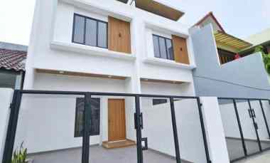 dijual rumah boulevard hijau kota