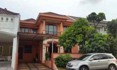 dijual rumah boulevard hijau regency