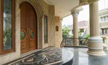 dijual rumah bukit gading villa