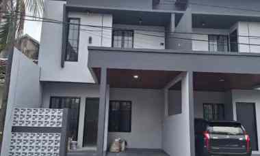 dijual rumah bulevar hijau