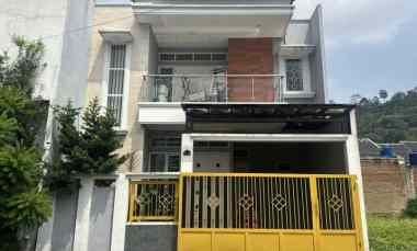 Dijual Rumah 2 Lantai Full Furnished SHM di Komplek di Padalarang