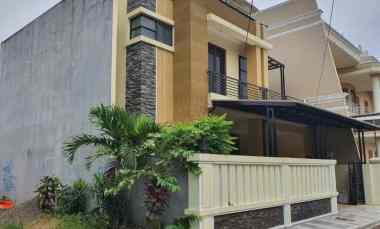 dijual rumah cantik dengan lokasi strategis bu