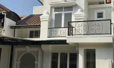 dijual rumah cantik like new di legenda wisata cibubur