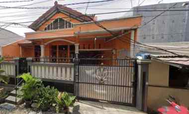 dijual rumah cempaka baru