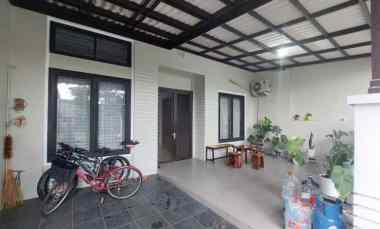 dijual rumah central ayani