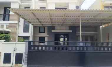 dijual rumah central park a yani