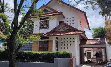 Rumah Asri dalam Komplek Elite Lokasi Terbaik di Cimahi Utara