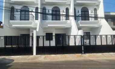 Jual 3 Unit Rumah Baru Classic Modern di Cipinang Cempedak, Jatinegara