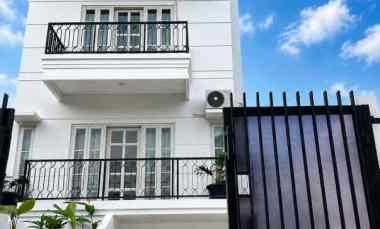 dijual rumah cirendeu