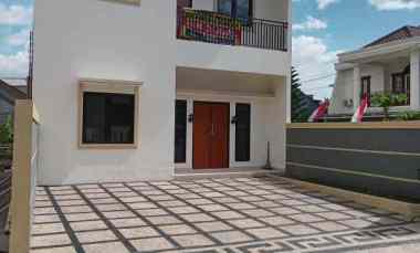 dijual rumah cisaranten endah
