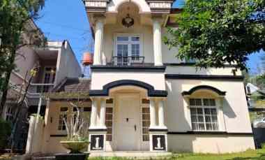dijual rumah classic di legenda wisata cibubur
