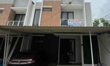 dijual rumah cluster aquina town house