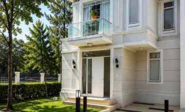 dijual rumah cluster lavon lavisa