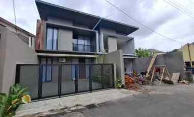 dijual rumah condongcatur