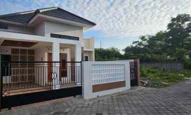 dijual rumah dalam cluster maguwo dekat ringroad utara