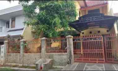 dijual rumah dalam komplek billymoon pondok kelapa