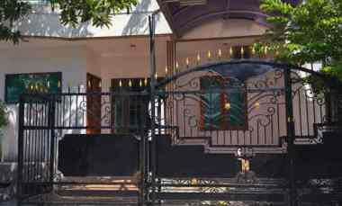 dijual rumah darmo