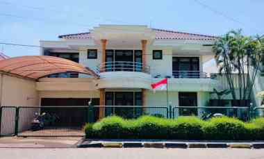 dijual rumah darmo harapan regency