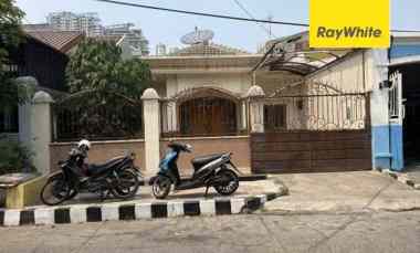 dijual rumah darmo permai selatan