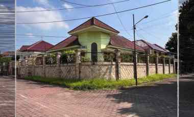 dijual rumah darmo villa