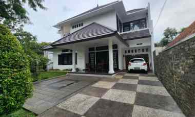 Rumah Mewah 2 Lantai Furnished Strategis dekat Gedung Sate Bandung