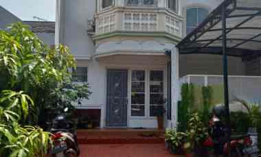 Rumah Cantik 2 LT Murah di Komplek Delatinos BSD, Serpong, Tangsel