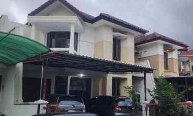 Rumah 2 Lantai, Dharmahusada, sudah Renov- Cat Ulang, Siap Huni