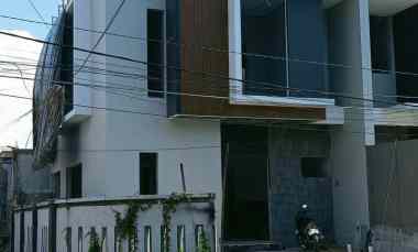Rumah Baru 3 Lantai Attic Room Dharmahusada Indah Barat Surabaya
