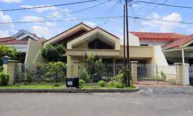 Rumah Dharmahusada Indah Timur Strategis, Siap Huni, Row Jalan 3 Mobil