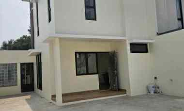 dijual rumah di cluster cendana