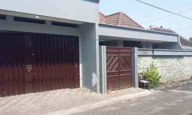 dijual rumah di dekat pasar legi solo