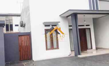 gambar dijual rumah di jalan bilal ujung gg dewi sinta medan