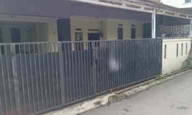 dijual rumah di komplek riung bandung