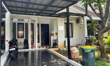 dijual rumah di legenda wisata full furnish