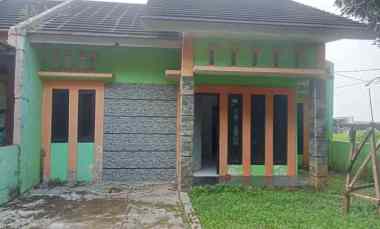 dijual rumah di perum bumi wanareja indah subang