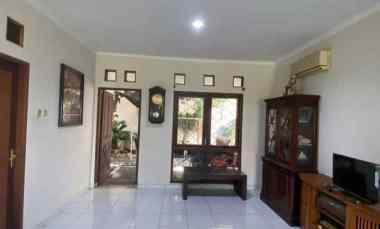 dijual rumah di perumahan babatan pratama