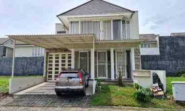 dijual rumah di perumahan stonegate park surabaya