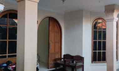 dijual rumah di pusat kota surabaya