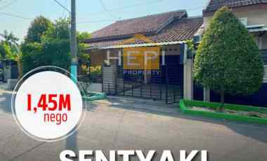 dijual rumah di sentyaki semarang utara
