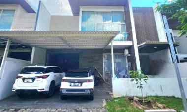 dijual rumah dian istana wiyung