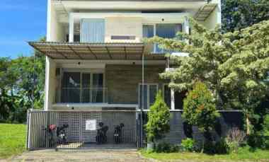dijual rumah east emerald mansion