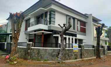 dijual rumah galaxy bumi permai kondisi terawat