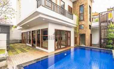 dijual rumah gatot subroto barat