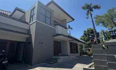 dijual rumah graha famili