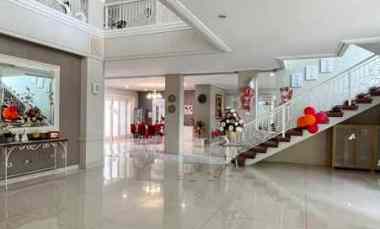 dijual rumah graha famili