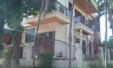 dijual rumah graha famili